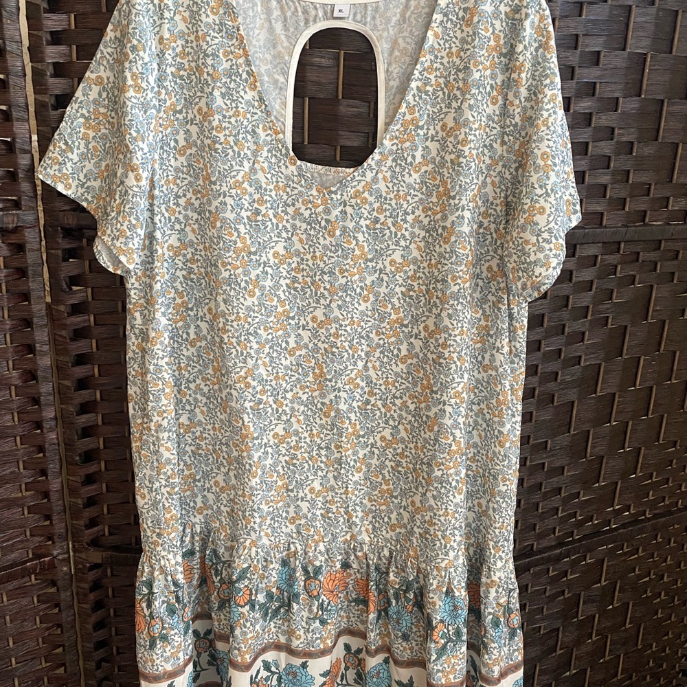 Floral Shift Dress - Picture 2 of 3
